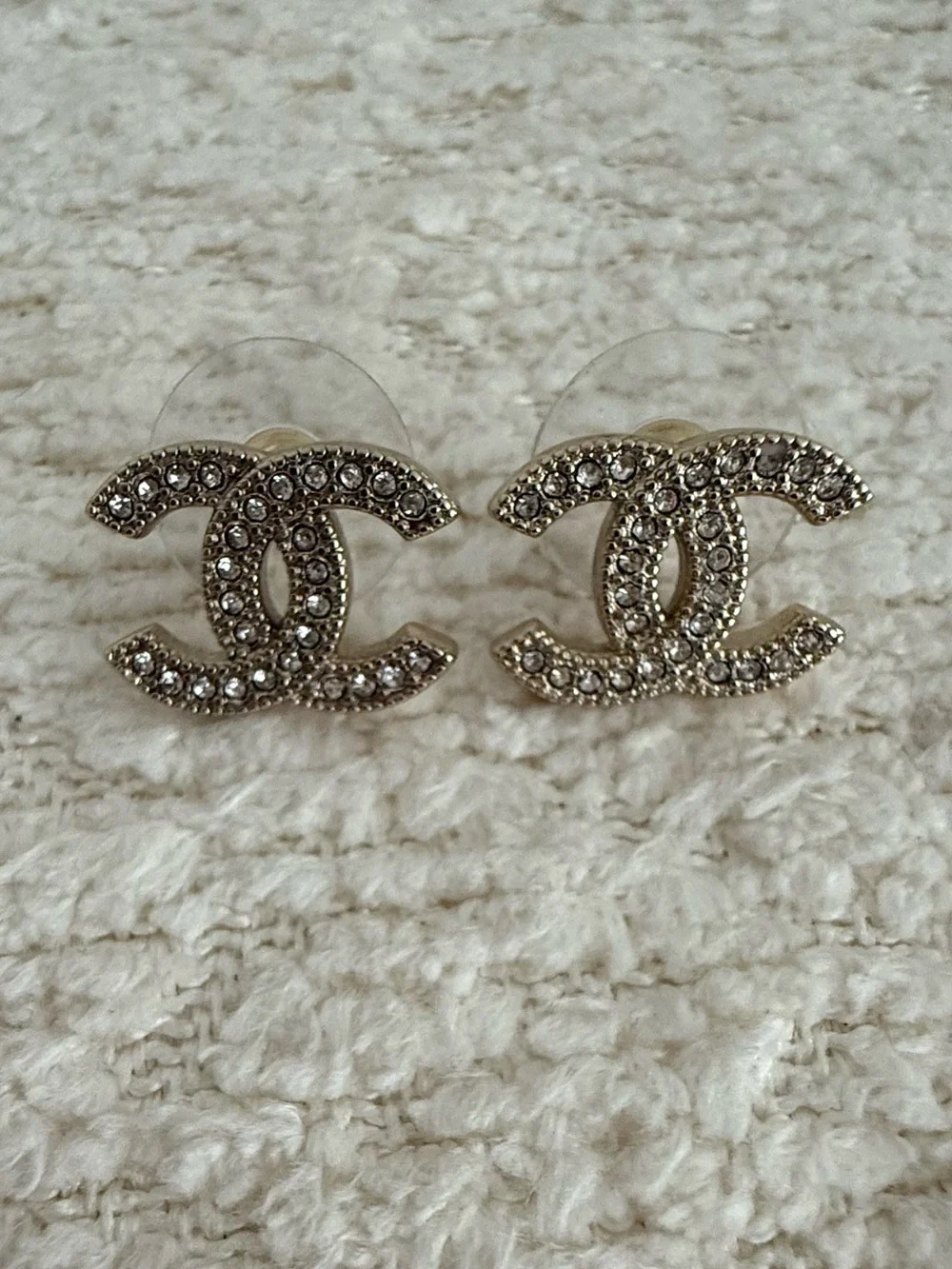 Gold Chanel small CC earrings - Picture 1 of 6